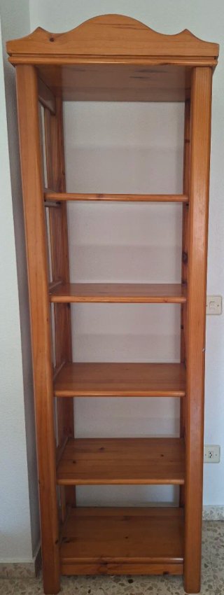 Estantería de madera maciza