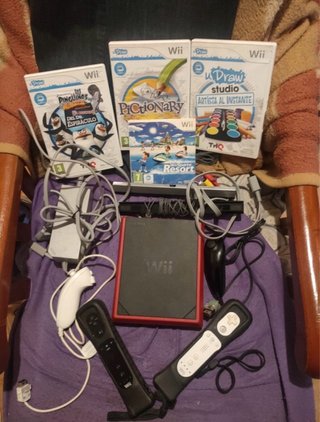 Consola Wii Mini + 2 Mandos Wii Remote Plus