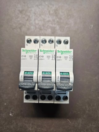 Interruptor Schneider Electric C10 x3
