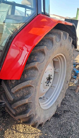 Tractor Massey Ferguson 6180.