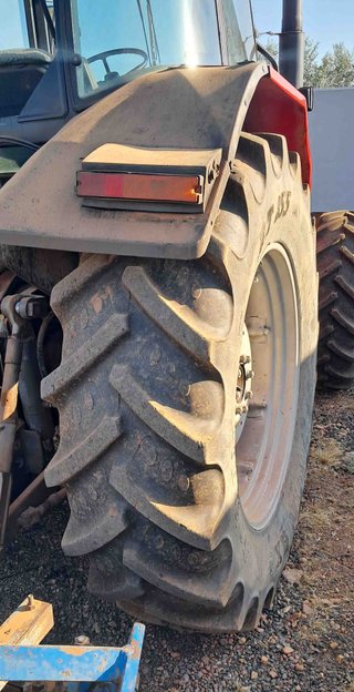 Tractor Massey Ferguson 6180.