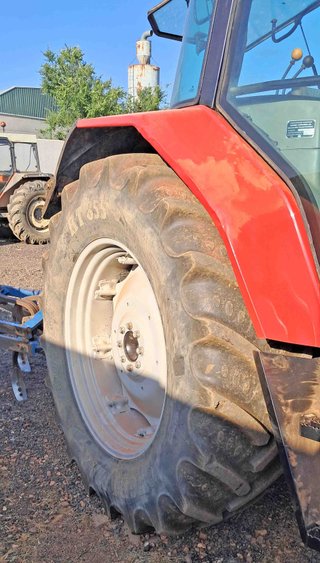 Tractor Massey Ferguson 6180.
