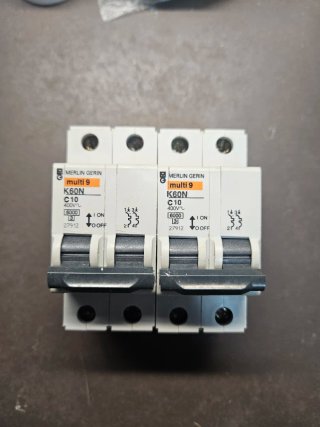 2 Interruptores Merlin Gerin K60N C10