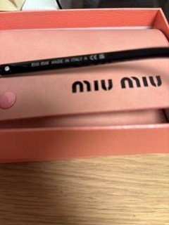 Gafas de sol Miu Miu negras