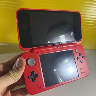 Nintendo 2DS XL edizione limitata pokeball