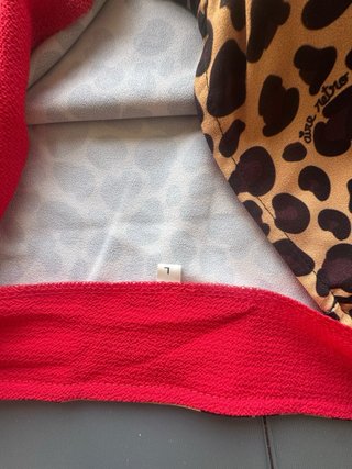Falda leopardo con corazones rojos