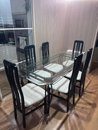 Mesa de cristal con 6 sillas