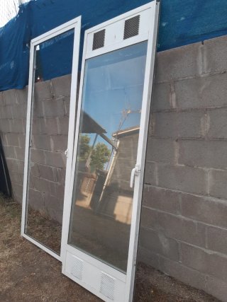 Puerta de aluminio balconera