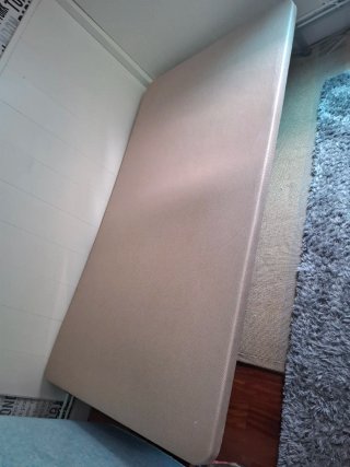 Somier tapizado 105x200cm con patas