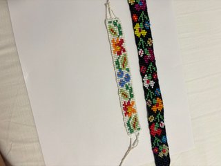 Collar y pulsera de cuentas florales tradicional