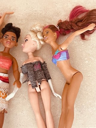 Lote de Muñecas Barbie y Personajes
