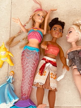 Lote de Muñecas Barbie y Personajes