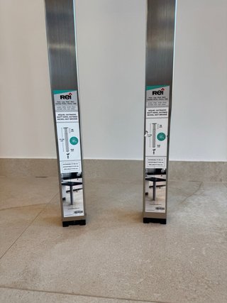 Patas Mesa Acero REI Regulables (2uds)Sin estrenar