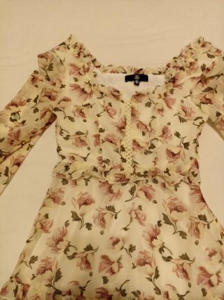 Vestido floral beige y rosa
