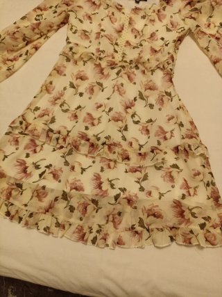 Vestido floral beige y rosa