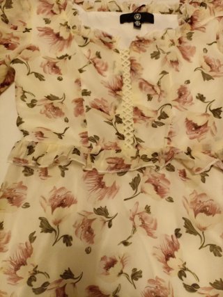 Vestido floral beige y rosa