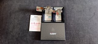 Set 2 Zippo His & Her Flame NUOVI DA APRIRE