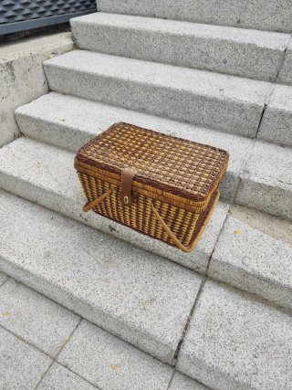 Cesta de picnic de mimbre con accesorios
