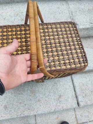 Cesta de picnic de mimbre con accesorios