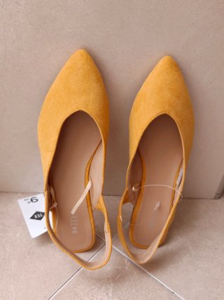 Zapatos planos tipo manoletina amarillos