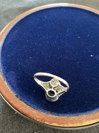 Antico Anello contrarié oro diamanti e zaffiro