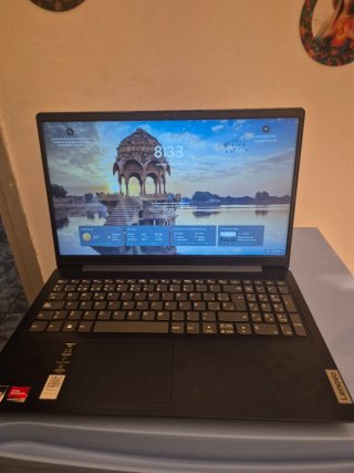 Portátil Lenovo Negro