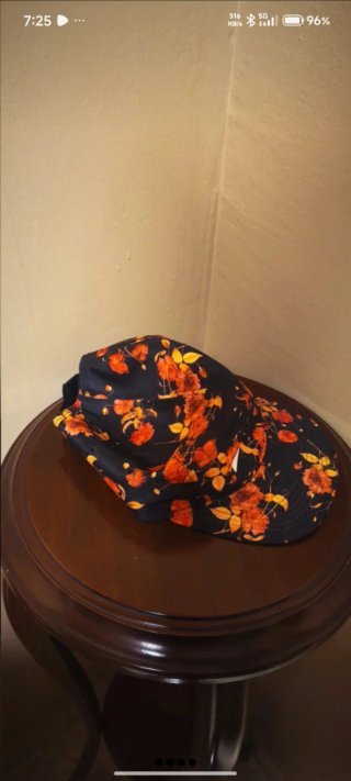 Gorra Nike Negra y Naranja Floral