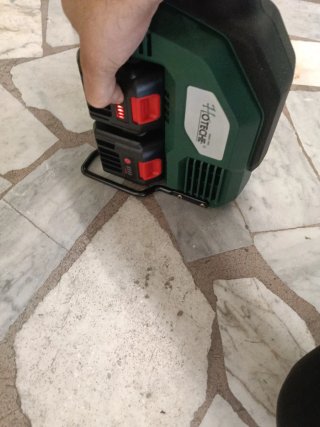 Decespugliatore a doppia batteria