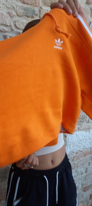 Felpa Adidas arancione con strisce