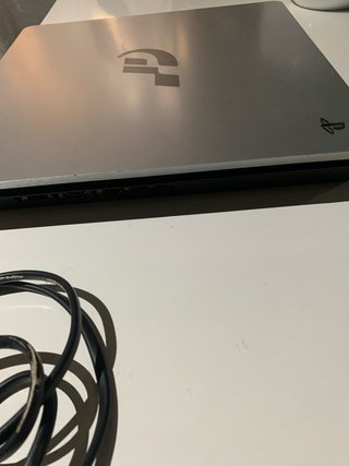 PlayStation 4 Slim en su edición limitada Gran Tur