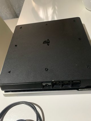 PlayStation 4 Slim en su edición limitada Gran Tur