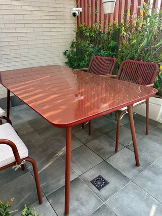 Tavolo da giardino in vetro e metallo