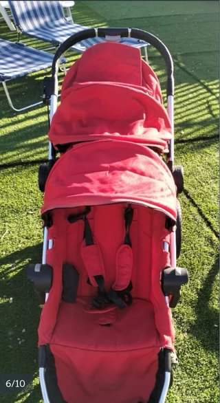 Carrito gemelar rojo