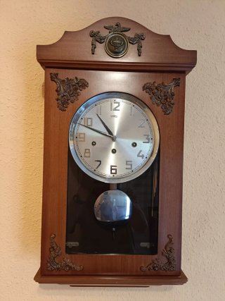 Reloj de pared antiguo SARS