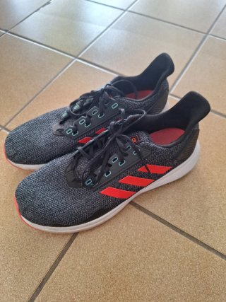 Zapatillas Adidas Negras y Rojas Talla 45.5