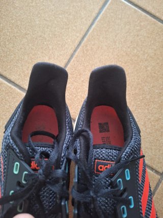 Zapatillas Adidas Negras y Rojas Talla 45.5