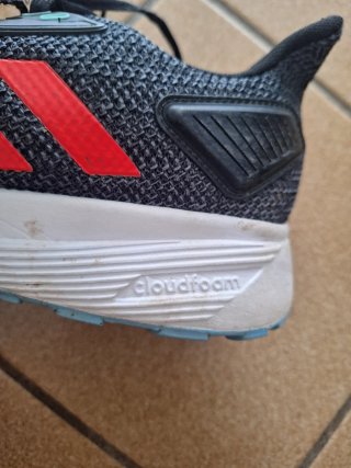 Zapatillas Adidas Negras y Rojas Talla 45.5