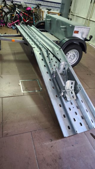 Remolque moto galvanizado con rampa