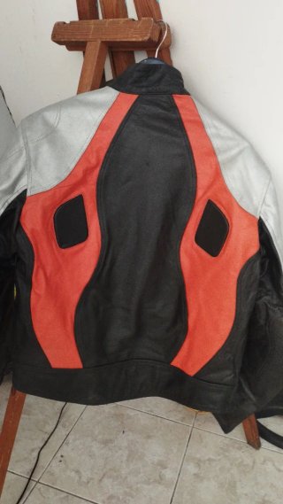Chaqueta de moto. Piel/ Protecciones
