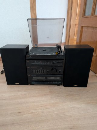 Equipo música AIWA con tocadiscos (Años 80)