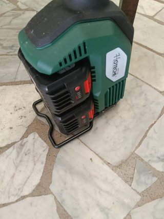 Scuotitore olive e decespugliatore a batteria