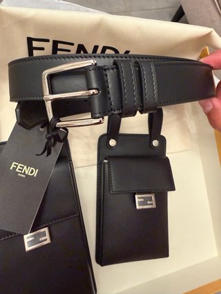 Cinturón Fendi Negro Talla 85 con Bolso
