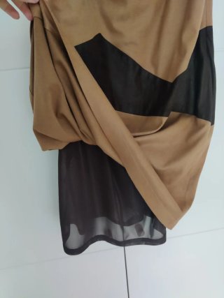 Vestido sin mangas marrón y beige