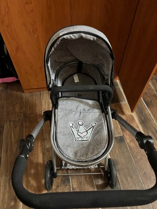 Carrito de muñecas gris con corona