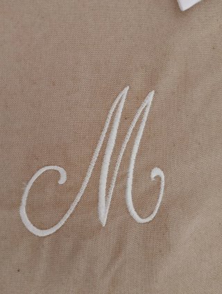 Cuscino decorativo con iniziale M