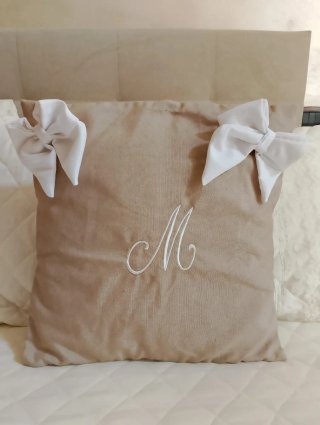 Cuscino decorativo con iniziale M