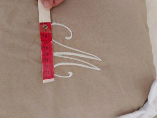 Cuscino decorativo con iniziale M