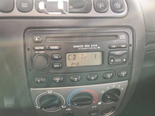 Radio CD original Ford.