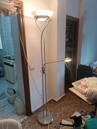 Lámpara de pie moderna