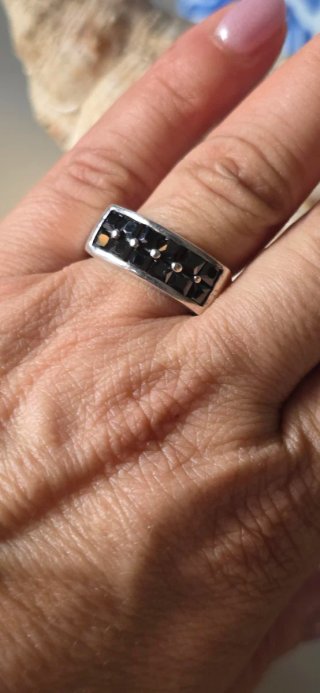 Precioso anillo de.plata y onix